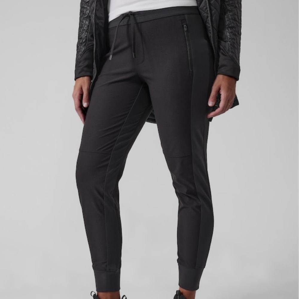 Athleta Black Headlands Hybrid Trek Jogger Size 8